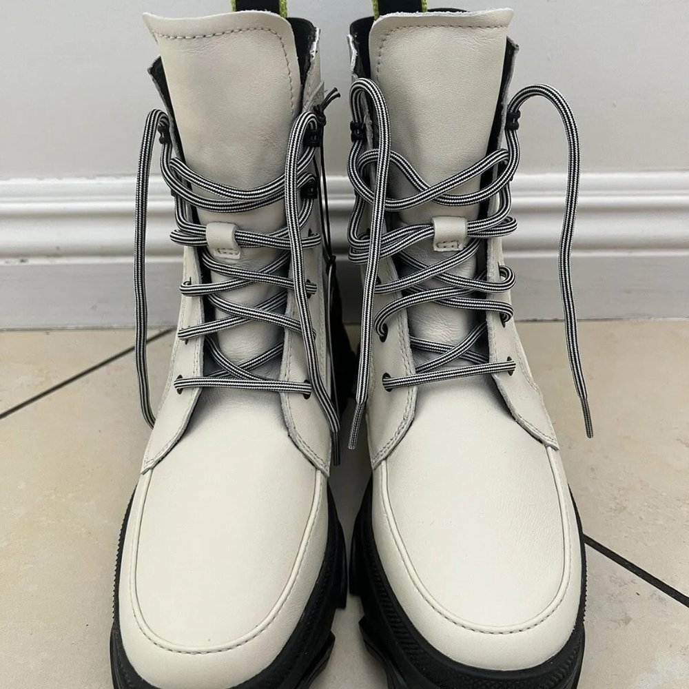 Sorel Brex Lace Up Chalk White Black Leather Waterproof Boots Womens Sz 6.5